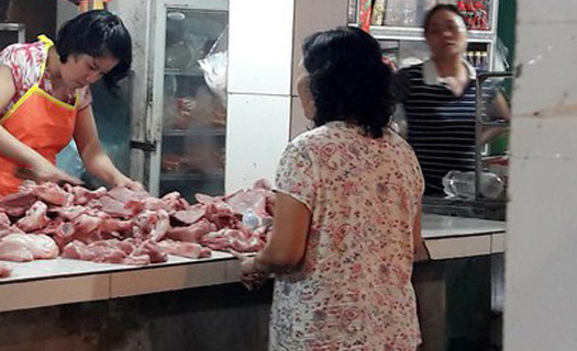 Giá lợn hơi tiếp tục giảm nhưng vẫn trên 70.000 đồng/kg