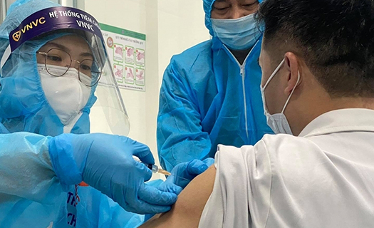 Hà Nội tiêm miễn phí vaccine Covid-19 cho người dân từ 18 đến 65 tuổi