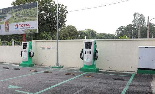 VinFast lắp đặt thần tốc hơn 8.100 cổng sạc ô tô, xe máy điện tại 60 tỉnh, thành