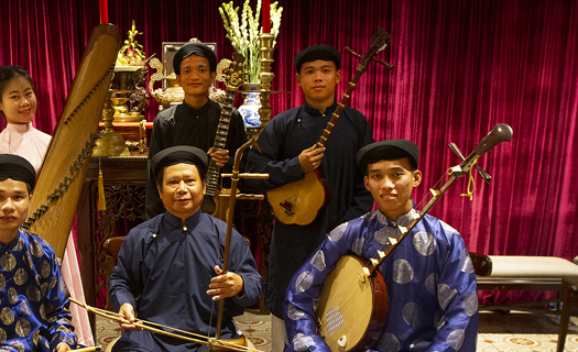 Người trẻ lưu giữ văn hóa Việt xưa