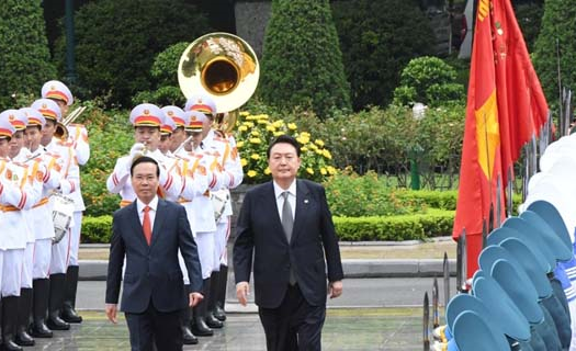 Việt Nam bắn đại bác chào mừng Tổng thống Hàn Quốc và Phu nhân