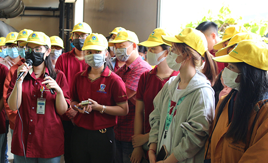 Sinh viên ĐH Nguyễn Tất Thành tham quan trung tâm xử lý chất thải của VWS