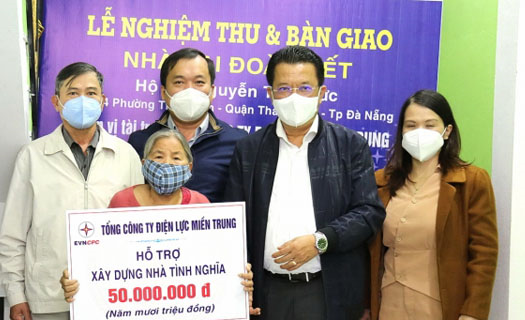 Nghĩa tình của những công nhân ngành điện miền Trung