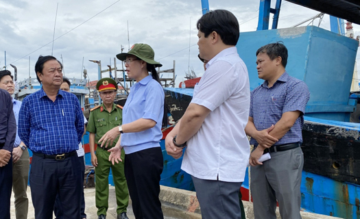 Bộ trưởng Lê Minh Hoan kiểm tra ứng phó bão số 4 tại Quảng Nam và Quảng Ngãi