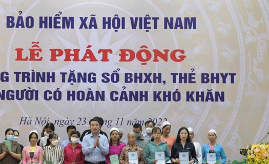 Phát động tặng sổ BHXH, thẻ BHYT cho người có hoàn cảnh khó khăn