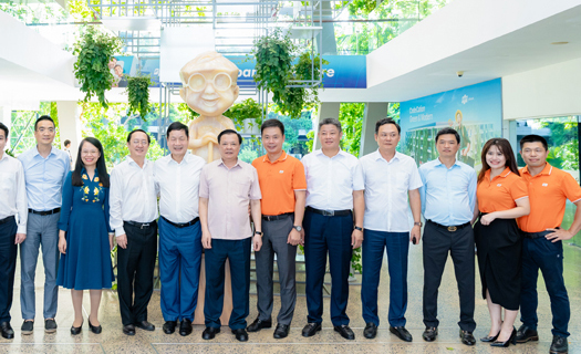 Bí thư Thành ủy Hà Nội và Bộ trưởng Bộ Khoa học Công nghệ làm việc tại Tập đoàn FPT