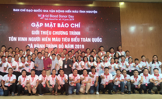 Tôn vinh 100 người hiến máu tiêu biểu toàn quốc năm 2019